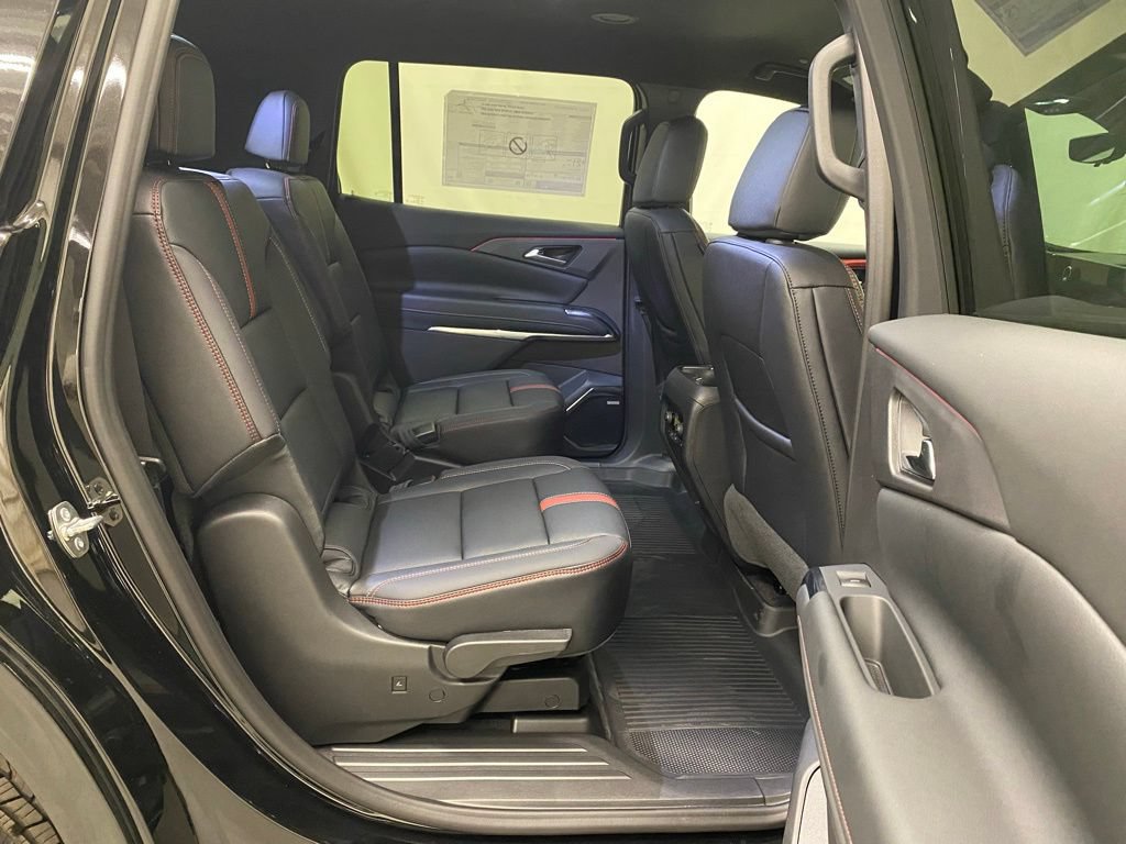 New 2026 Chevrolet Traverse RS w/ LPO, Floor Liner Package AWD/4WD image 17
