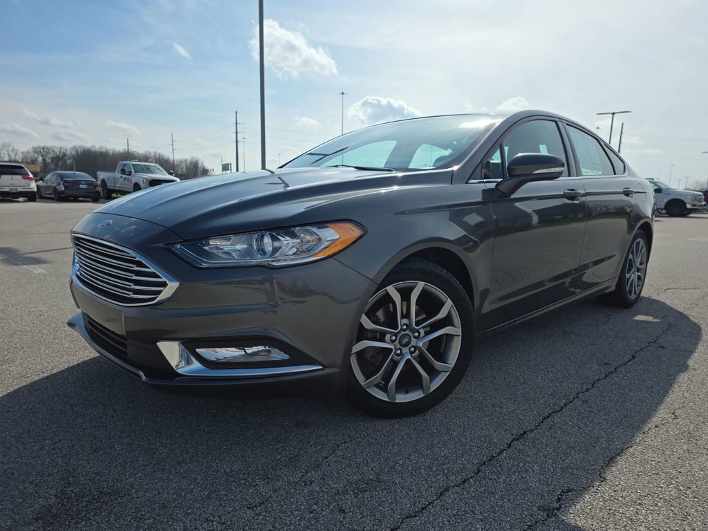 Used 2017 Ford Fusion SE w/ Equipment Group 201A image 3