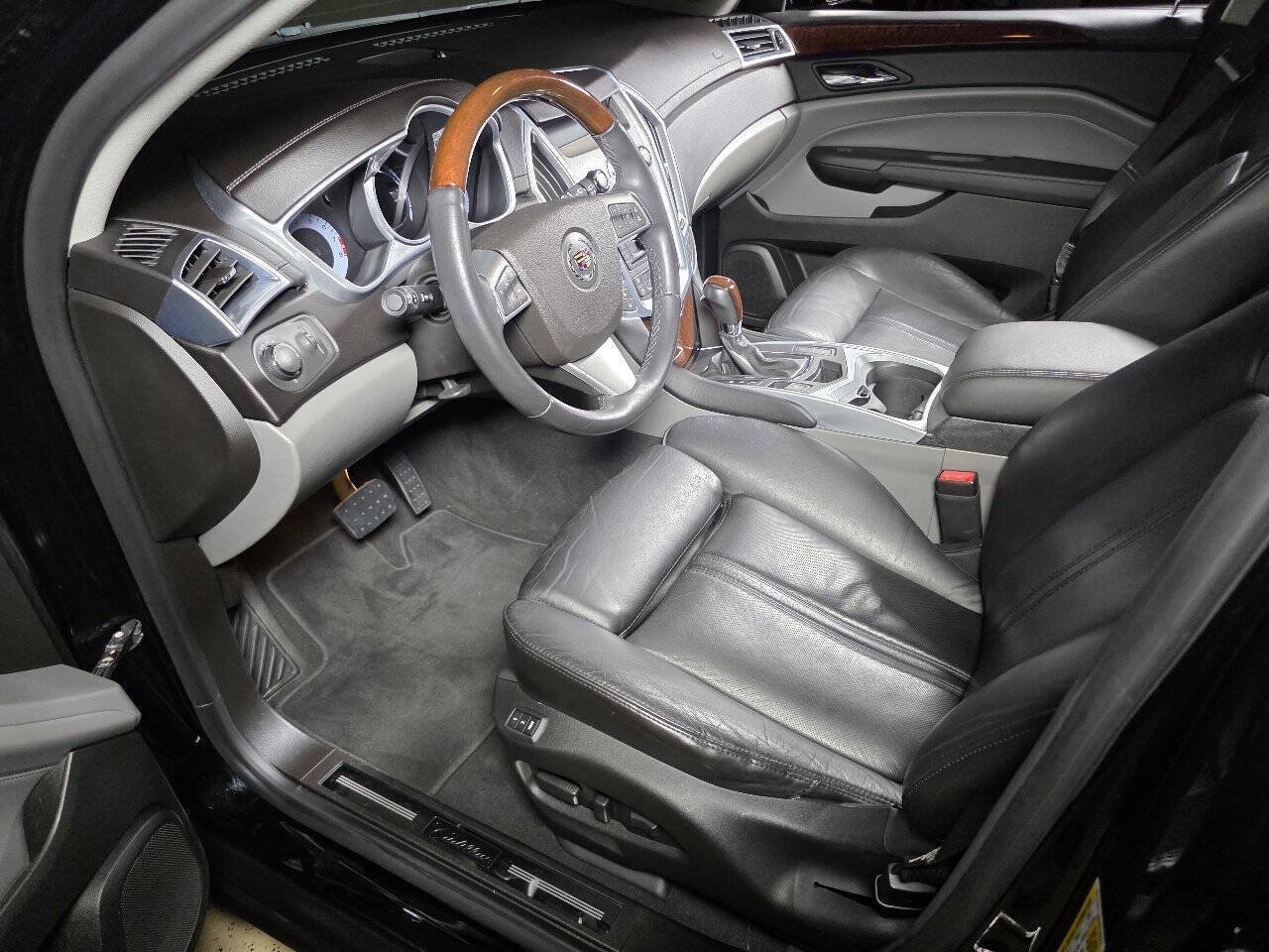 Used 2011 Cadillac SRX Premium FWD image 8