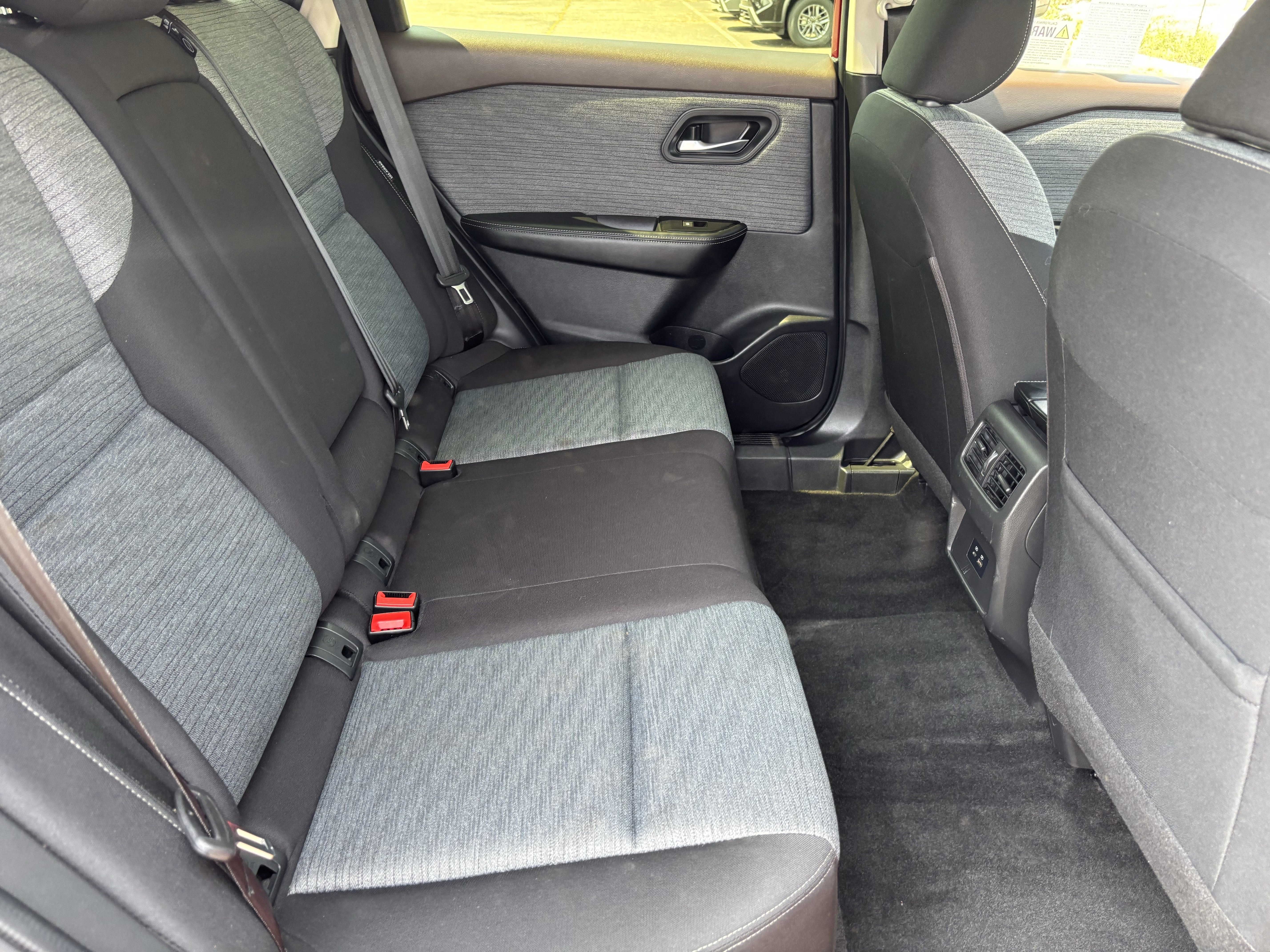 Used 2023 Nissan Rogue SV image 13