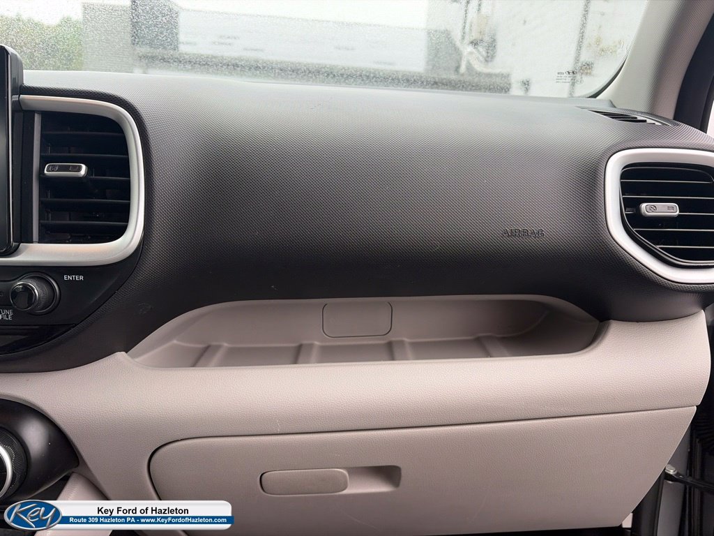 Used 2025 Hyundai Venue SEL FWD image 27