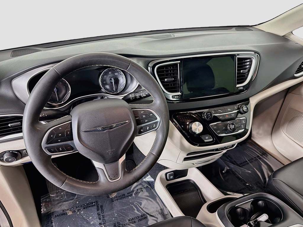 Used 2024 Chrysler Pacifica Touring-L FWD image 20