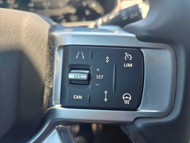 Used 2025 Land Rover Discovery Dynamic SE AWD/4WD image 33