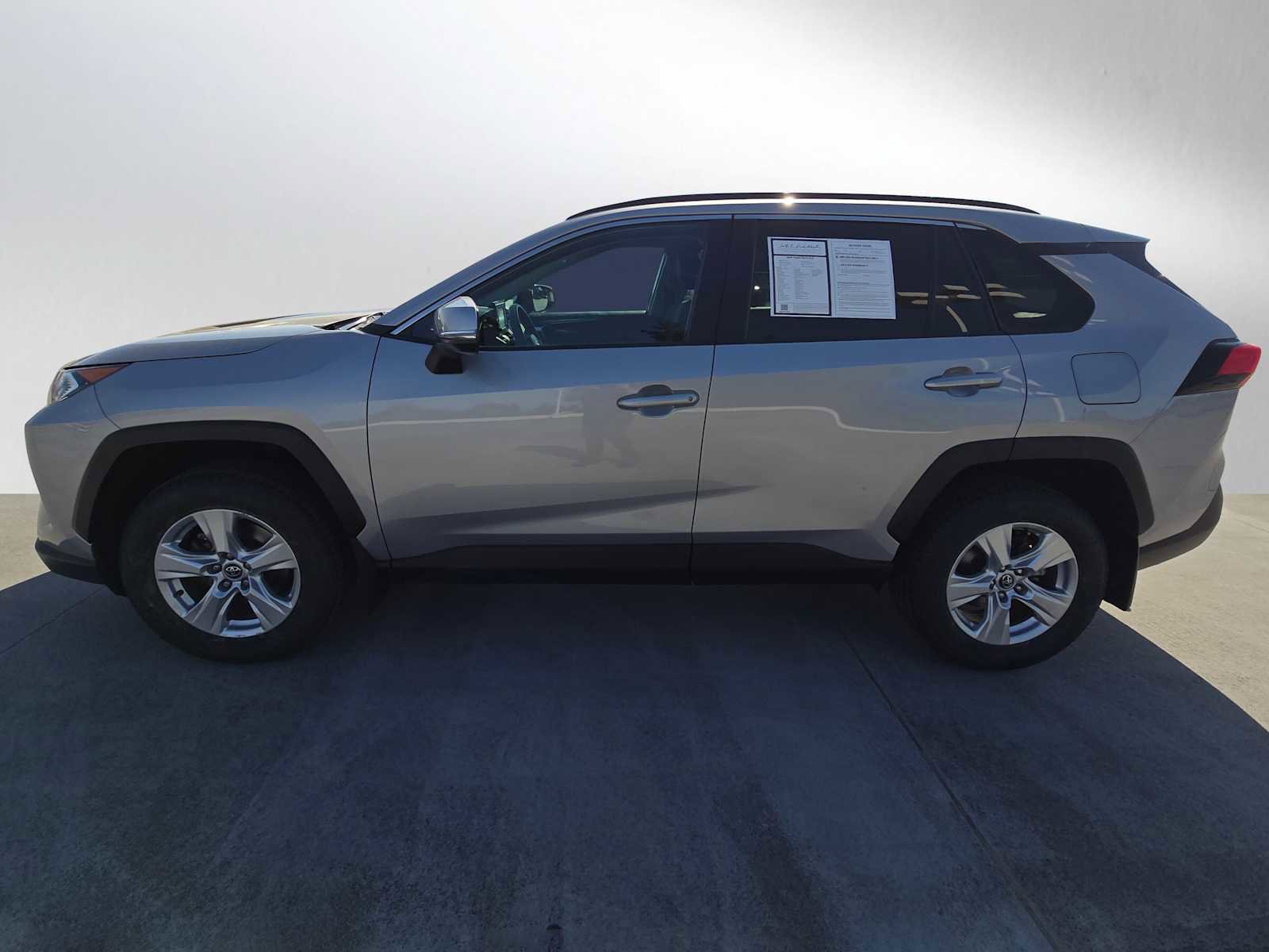 Used 2020 Toyota RAV4 XLE w/ XLE Grade Weather Package AWD/4WD image 6