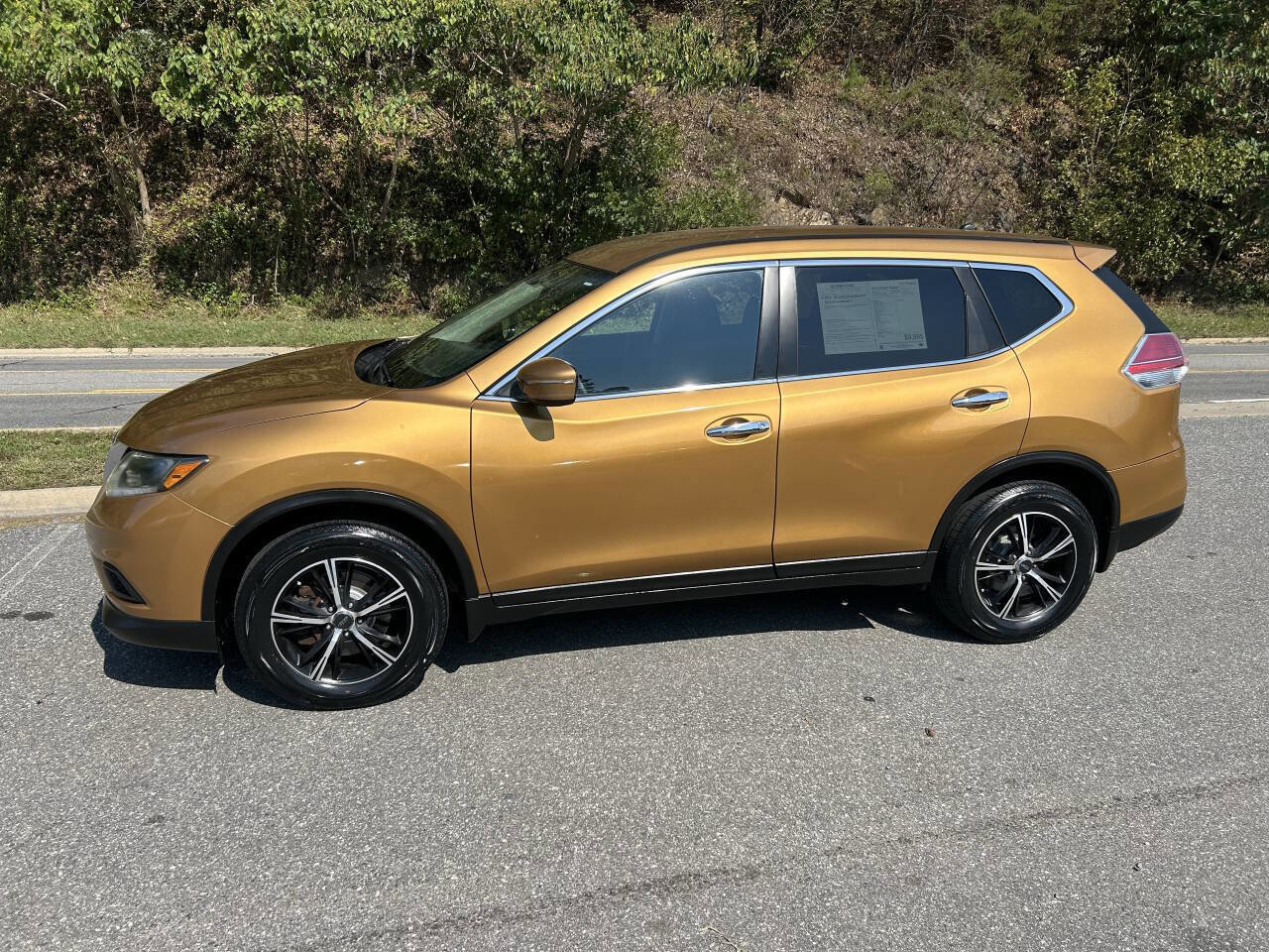 Used 2014 Nissan Rogue S w/ S Family Package image 3