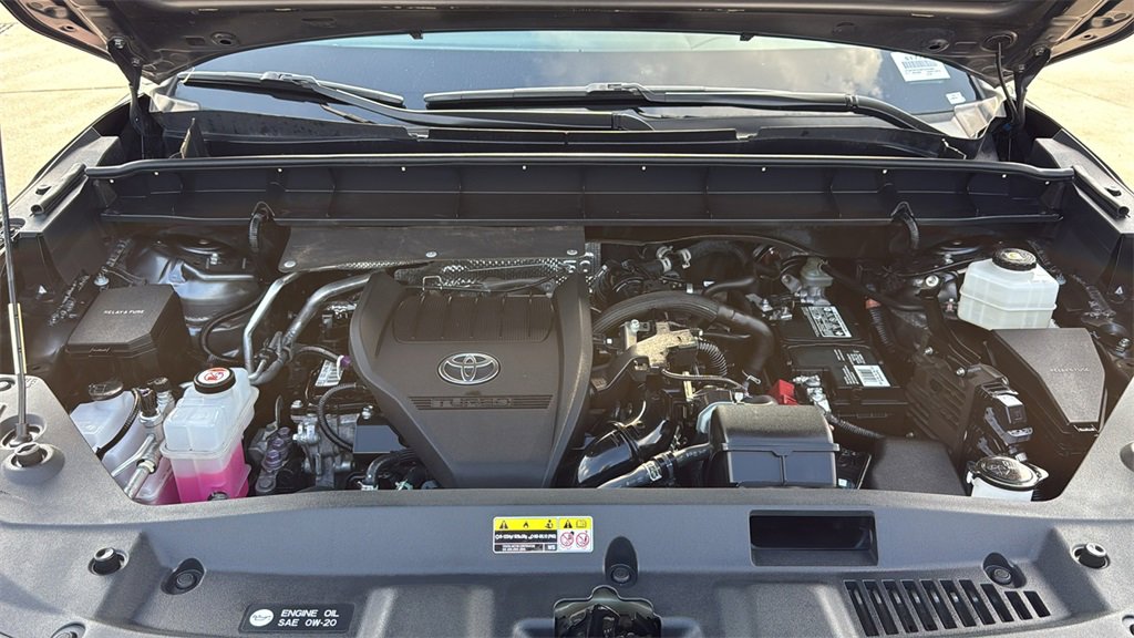 Used 2023 Toyota Highlander LE image 38