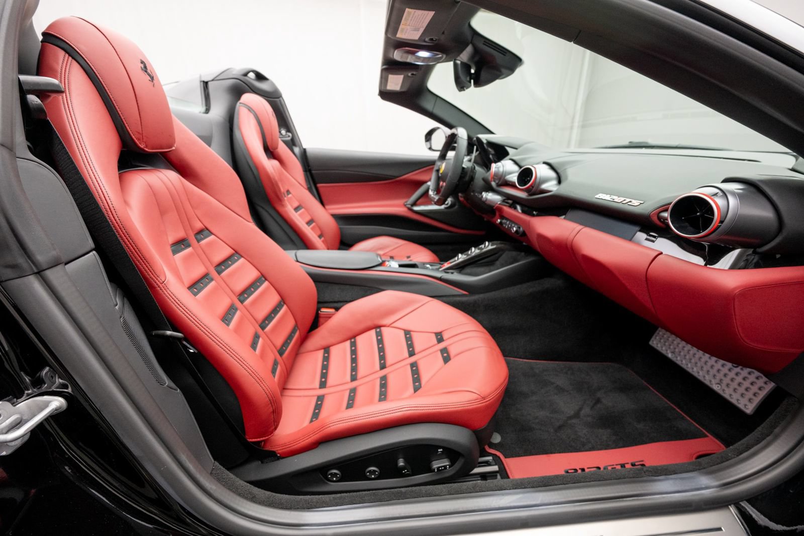 Used 2022 Ferrari 812 GTS RWD image 20