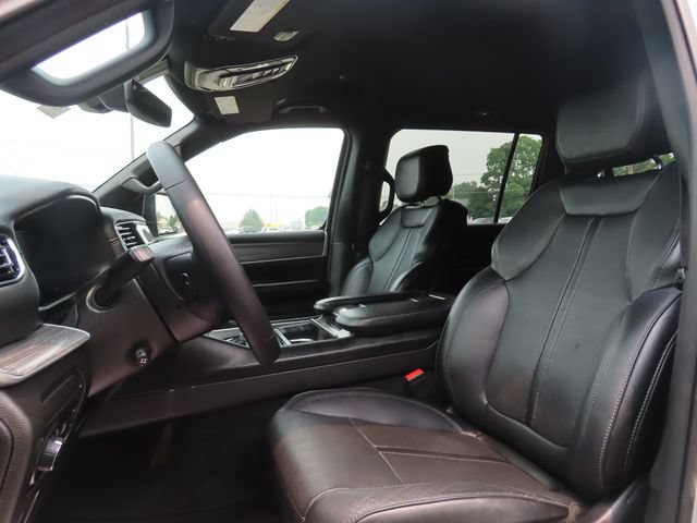 Used 2023 Jeep Wagoneer L Series II AWD/4WD image 19