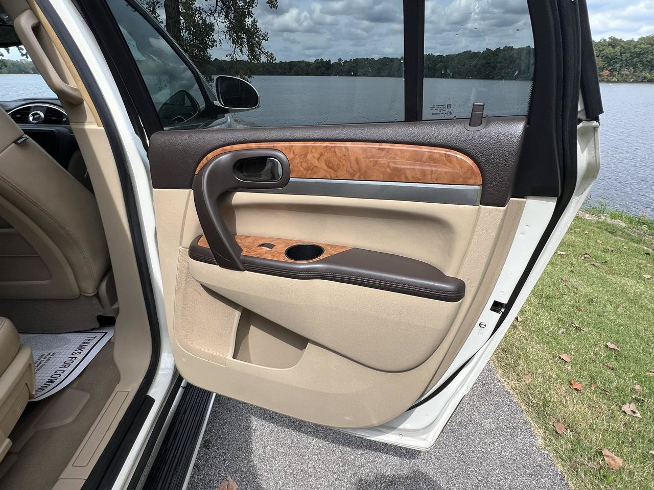 Used 2009 Buick Enclave CXL w/ Driver Confidence Package FWD image 25