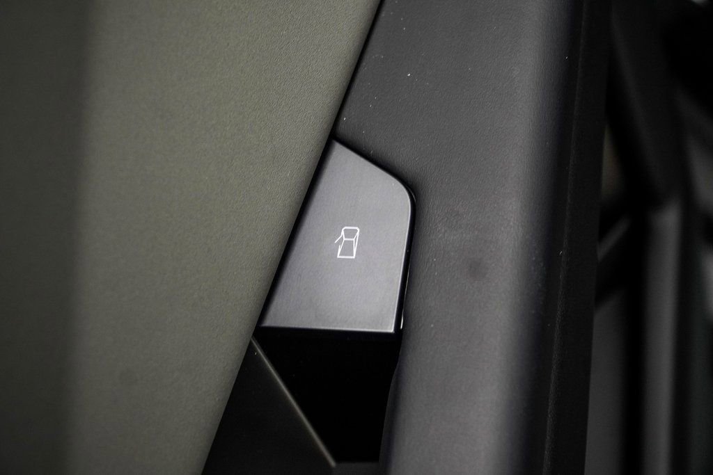 Used 2025 Tesla Cybertruck AWD Crew Cab image 40