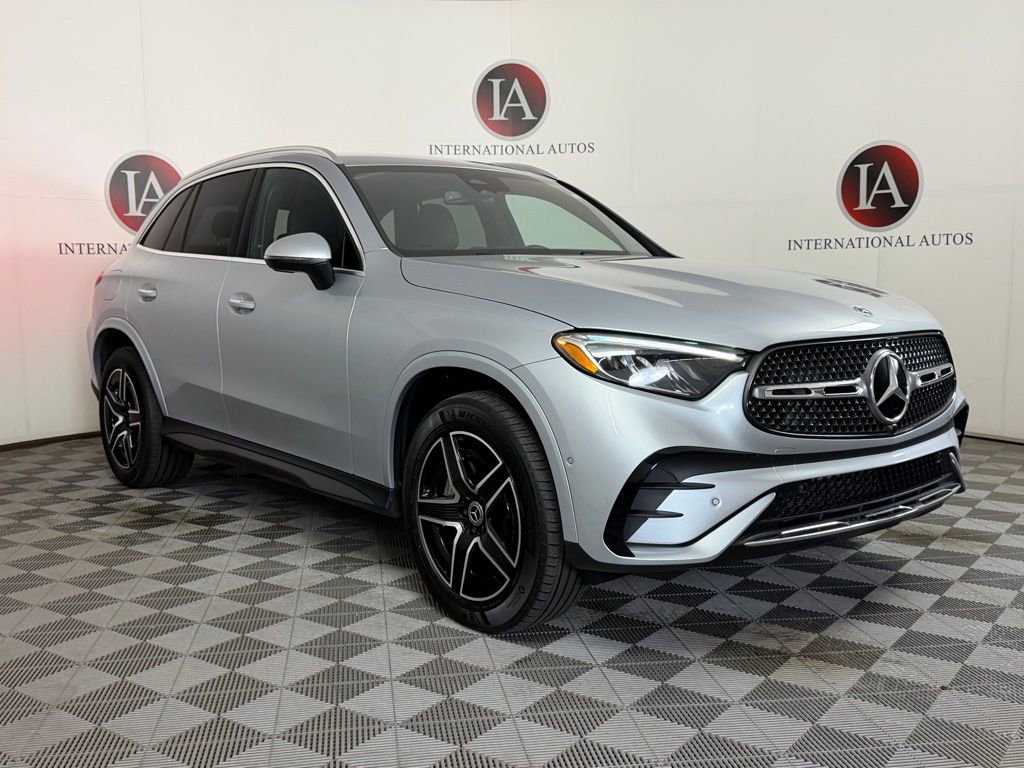 Used 2025 Mercedes-Benz GLC 300 4MATIC image 1