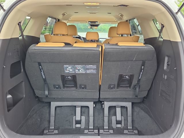 Used 2024 Kia Carnival LX FWD image 16