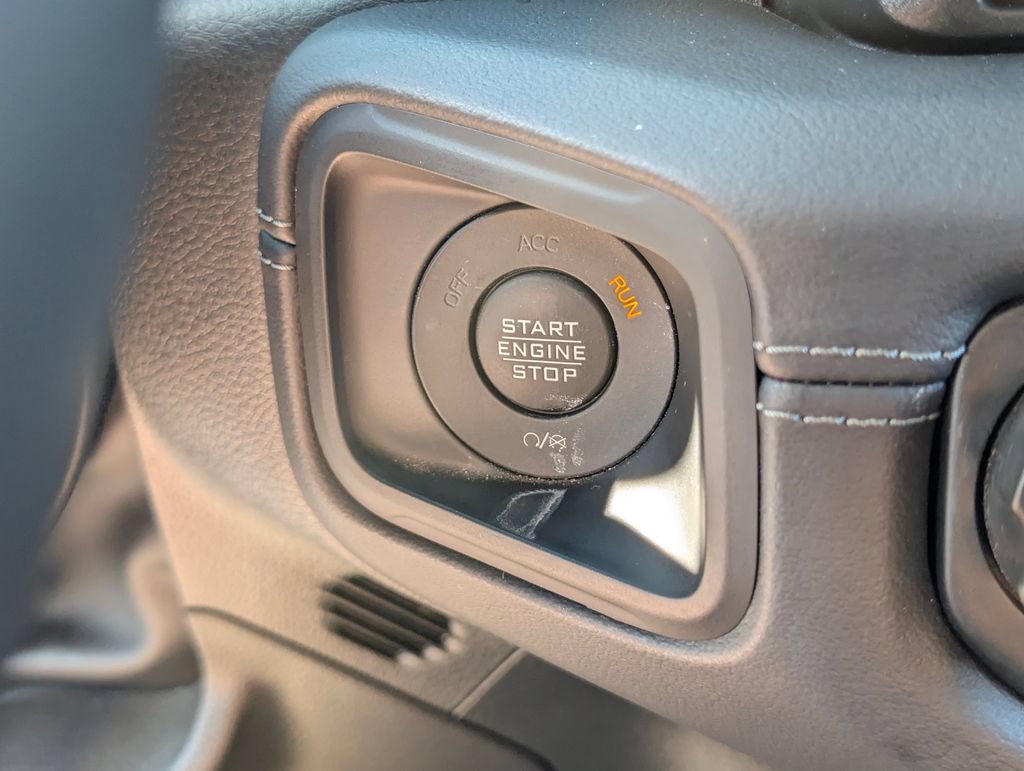 Used 2025 Jeep Wrangler Unlimited Sahara AWD/4WD image 29