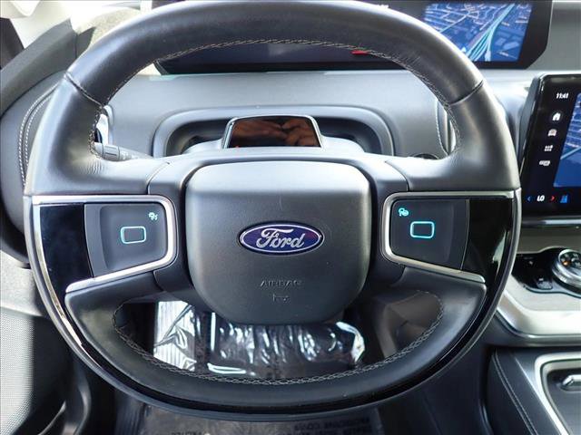Used 2025 Ford Expedition Platinum image 16