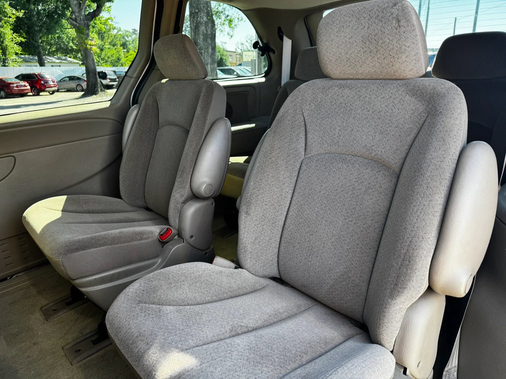 Used 2003 Dodge Caravan SE FWD image 12
