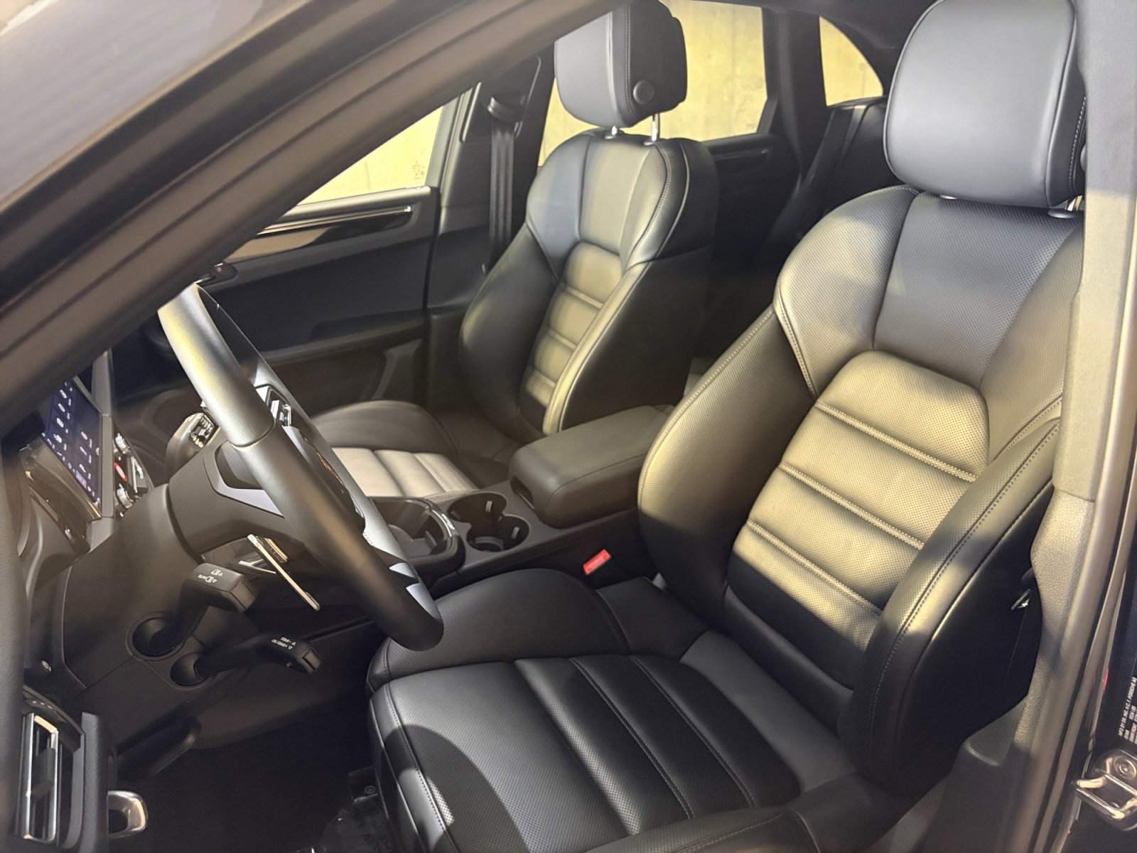 Certified 2026 Porsche Macan AWD/4WD image 5