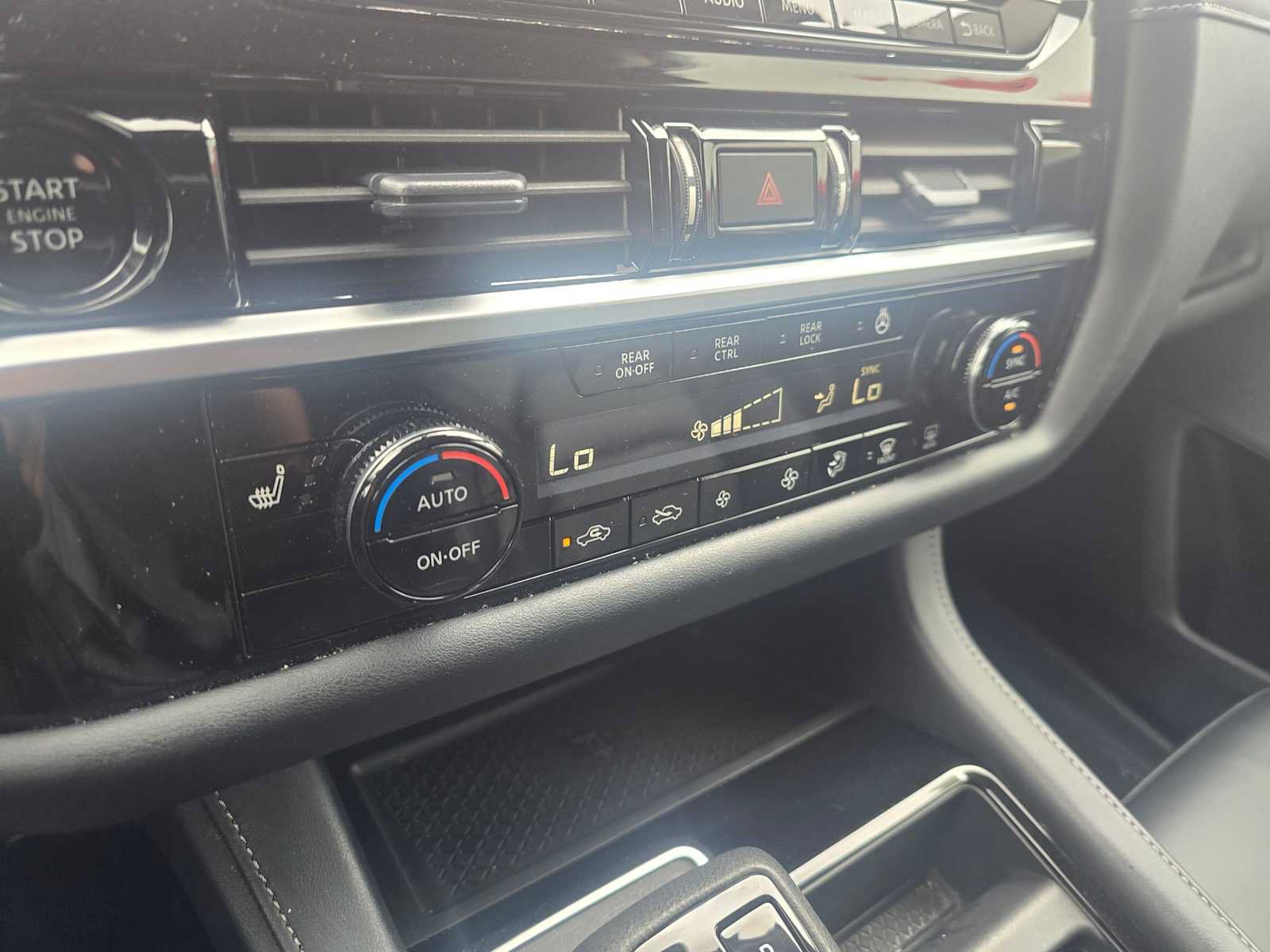 Used 2025 Nissan Pathfinder SL FWD image 30