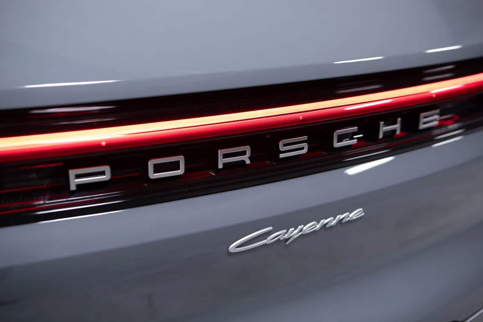 Certified 2026 Porsche Cayenne AWD/4WD image 18