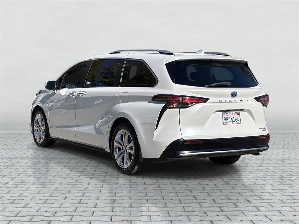 Certified 2023 Toyota Sienna Platinum image 4