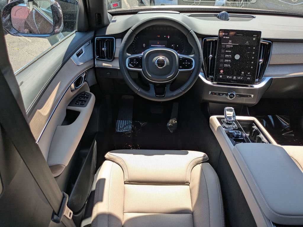 New 2026 Volvo XC90 B5 Ultra w/ Protection Package Premier AWD/4WD image 18