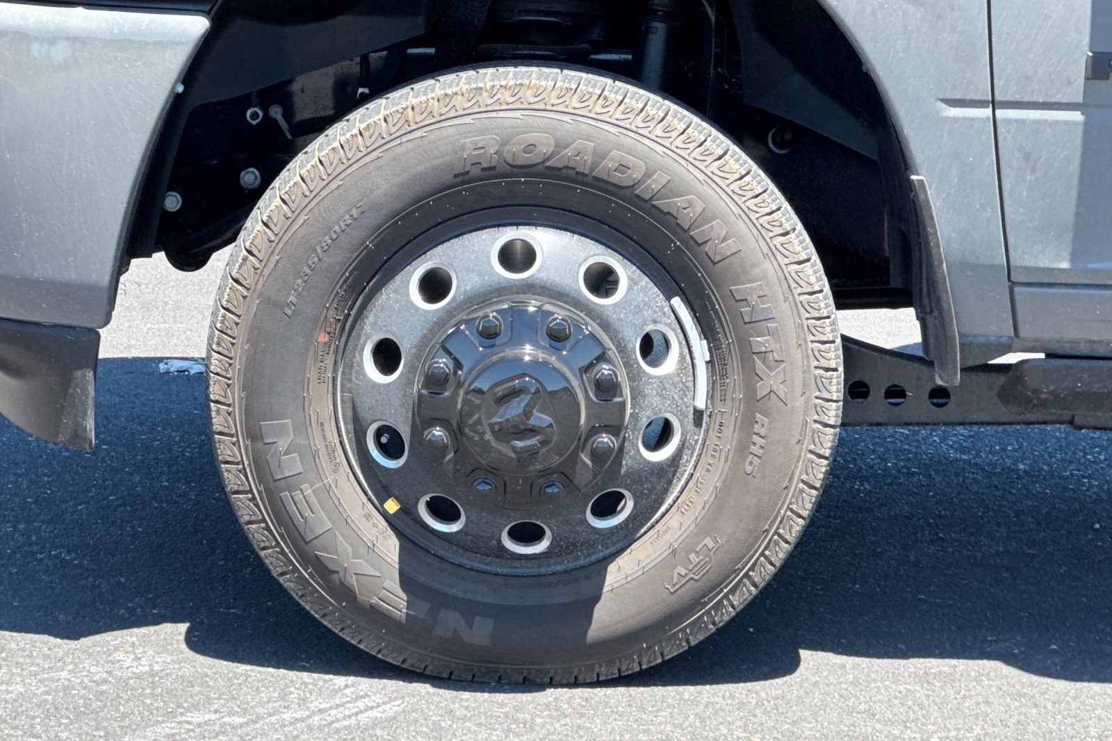 New 2026 RAM 3500 Laramie AWD/4WD image 24