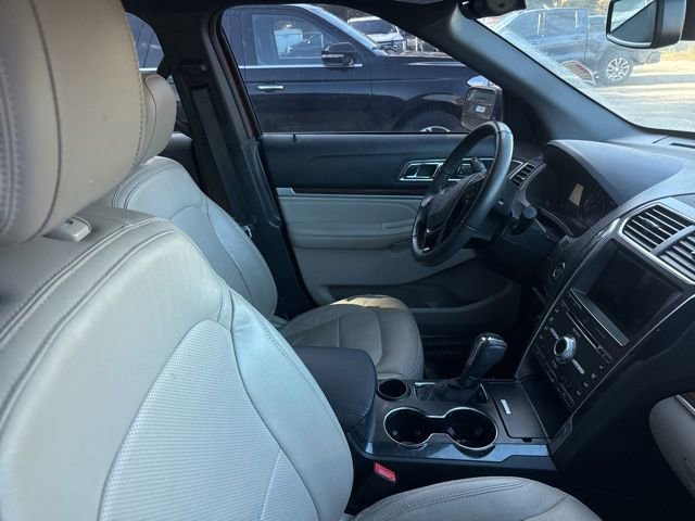 Used 2018 Ford Explorer Limited w/ Ford Safe & Smart Package image 16