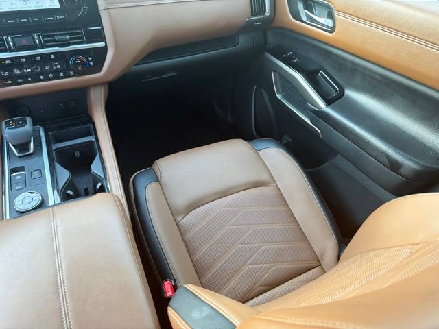 Used 2025 Nissan Pathfinder Platinum w/ Cargo Package AWD/4WD image 27