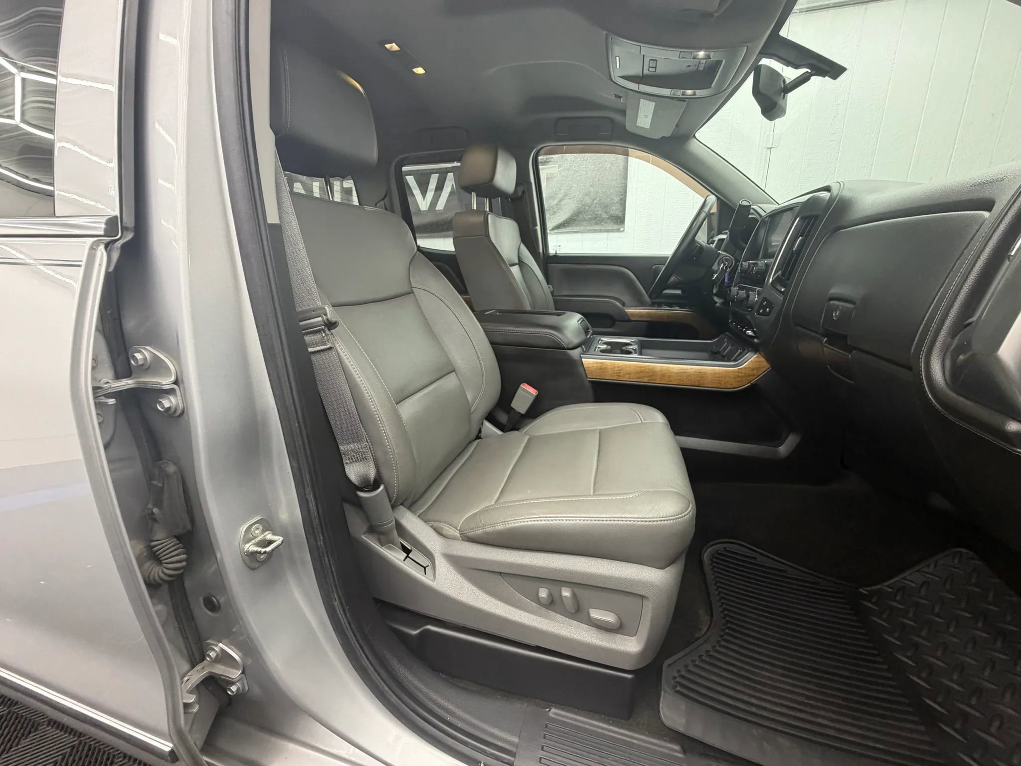 Used 2016 Chevrolet Silverado 1500 LTZ w/ Texas Edition AWD/4WD image 6