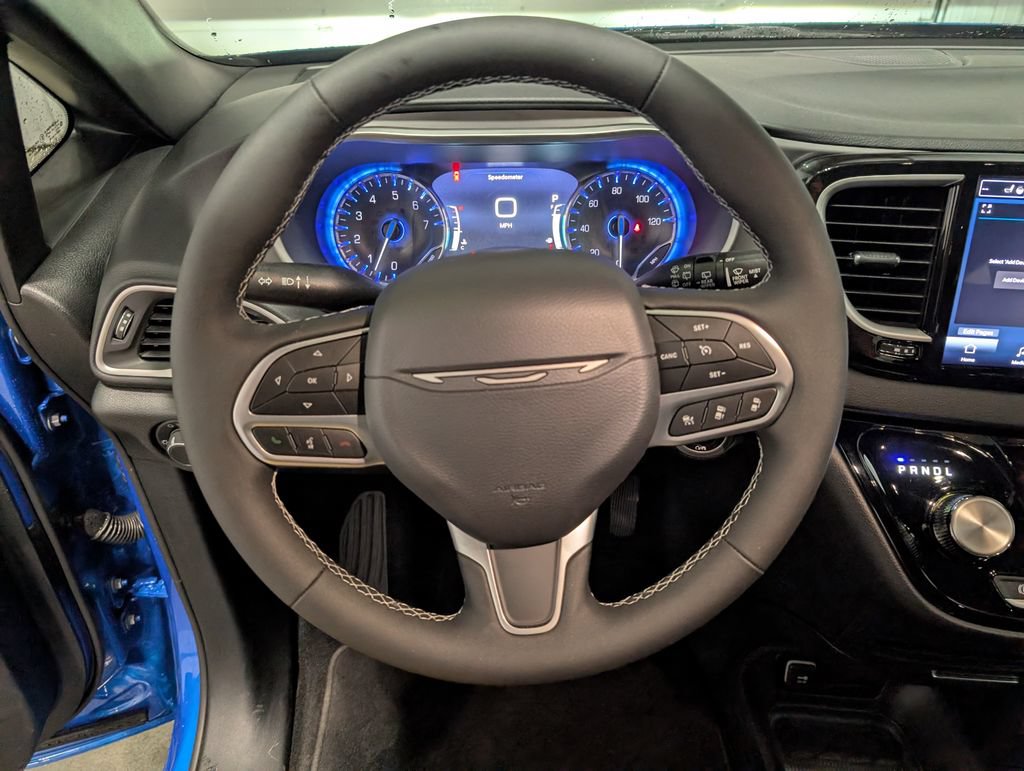 Used 2027 Chrysler Pacifica Select FWD image 17