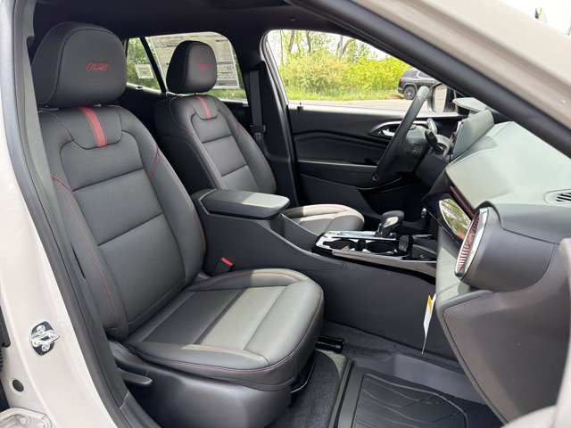 New 2026 Chevrolet Trax RS w/ Sunroof Package FWD image 32