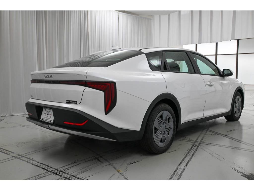 New 2025 Kia K4 image 7