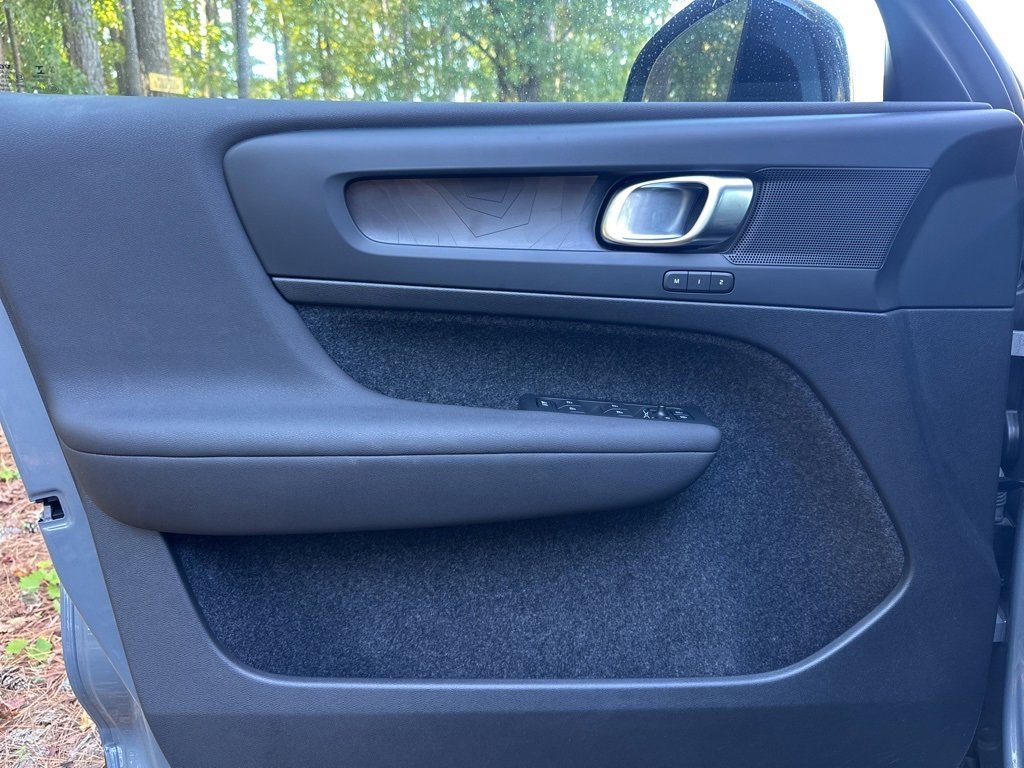 Used 2023 Volvo XC40 Recharge Plus image 18