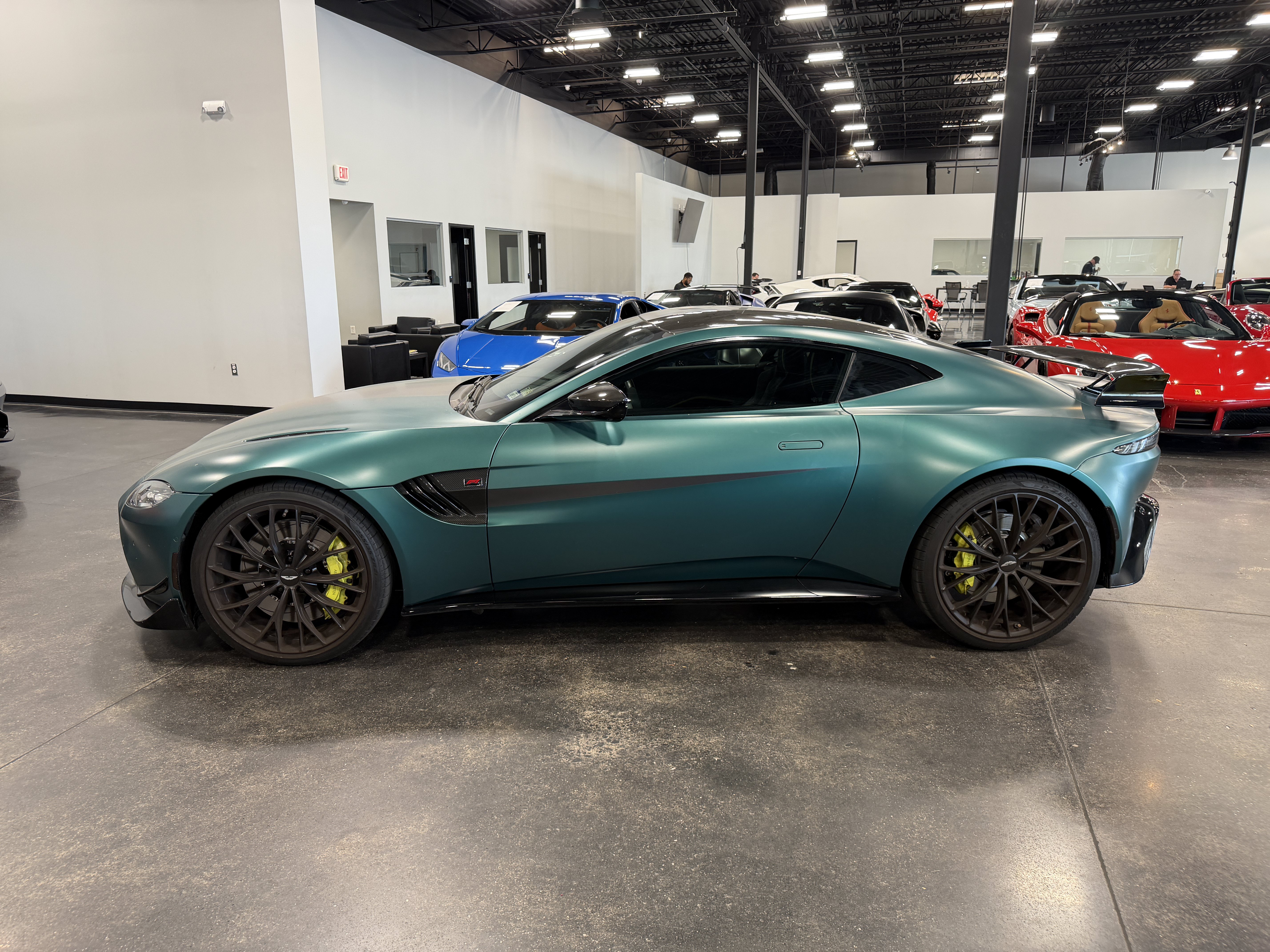 Used 2022 Aston Martin V8 Vantage Coupe RWD image 4