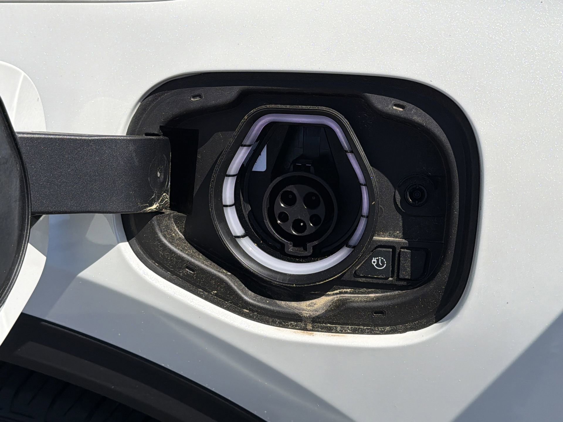 Certified 2025 Ford Escape SE w/ PHEV Premium Package image 30