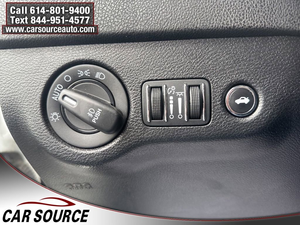 Used 2019 Dodge Charger SXT w/ Blacktop Package image 19