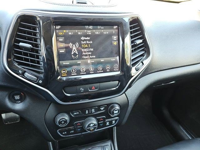 Used 2019 Jeep Cherokee Limited image 21