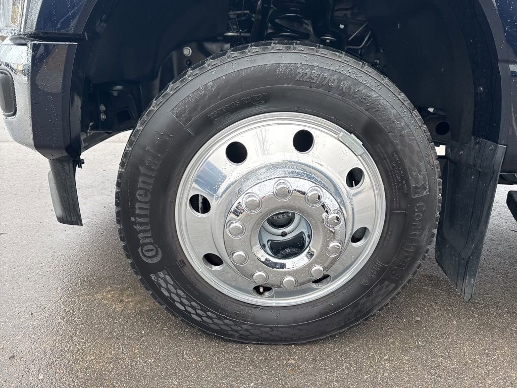 Used 2024 Ford F450 Lariat w/ FX4 Off-Road Package image 32