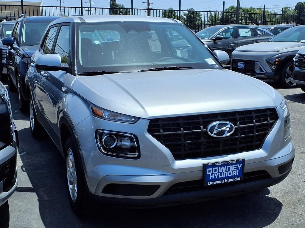 New 2026 Hyundai Venue SE FWD image 3
