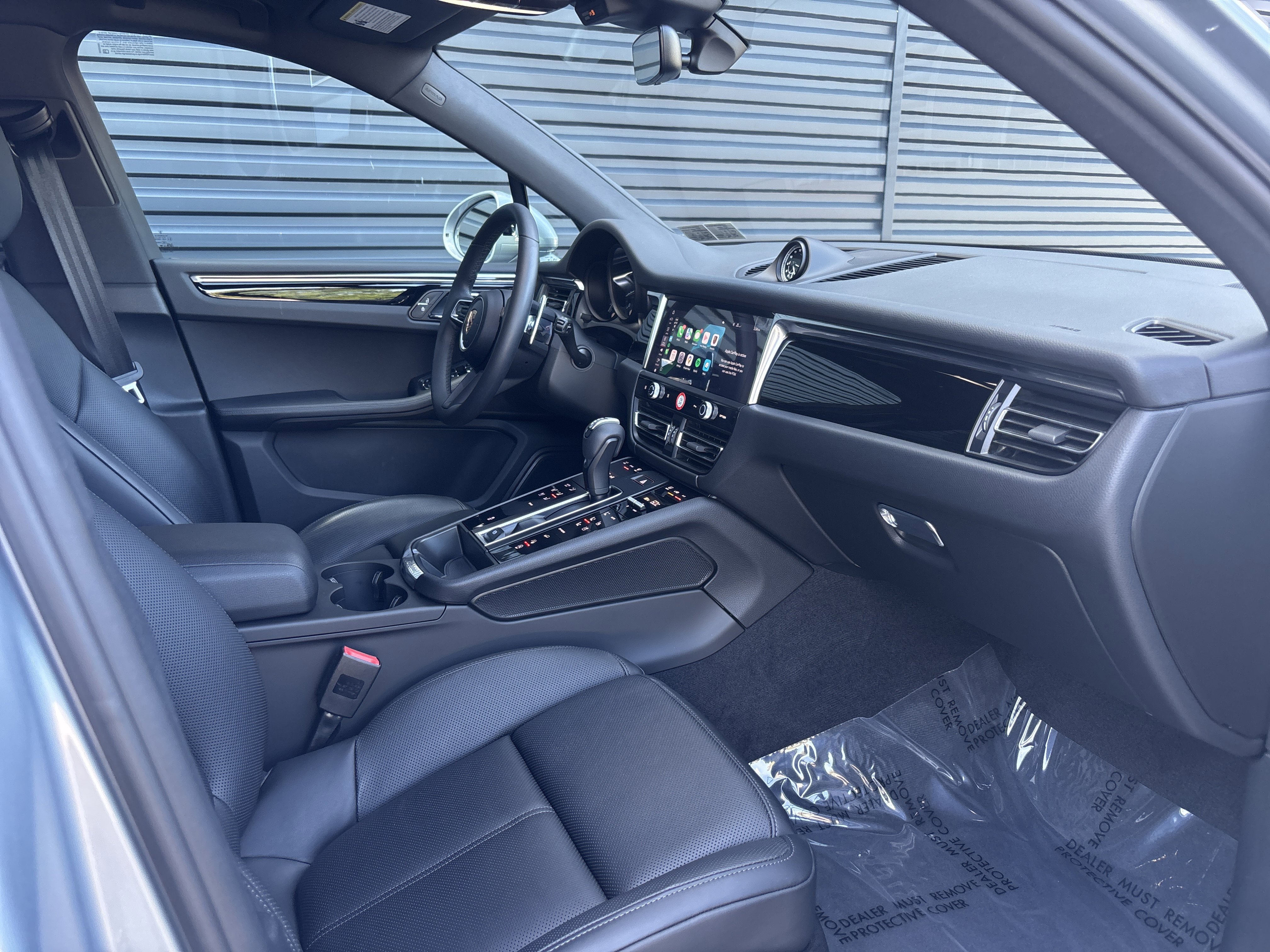 Certified 2025 Porsche Macan image 13
