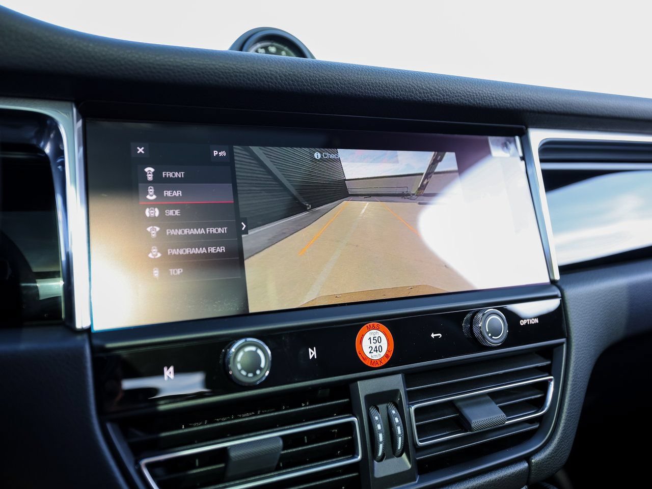Certified 2026 Porsche Macan AWD/4WD image 19