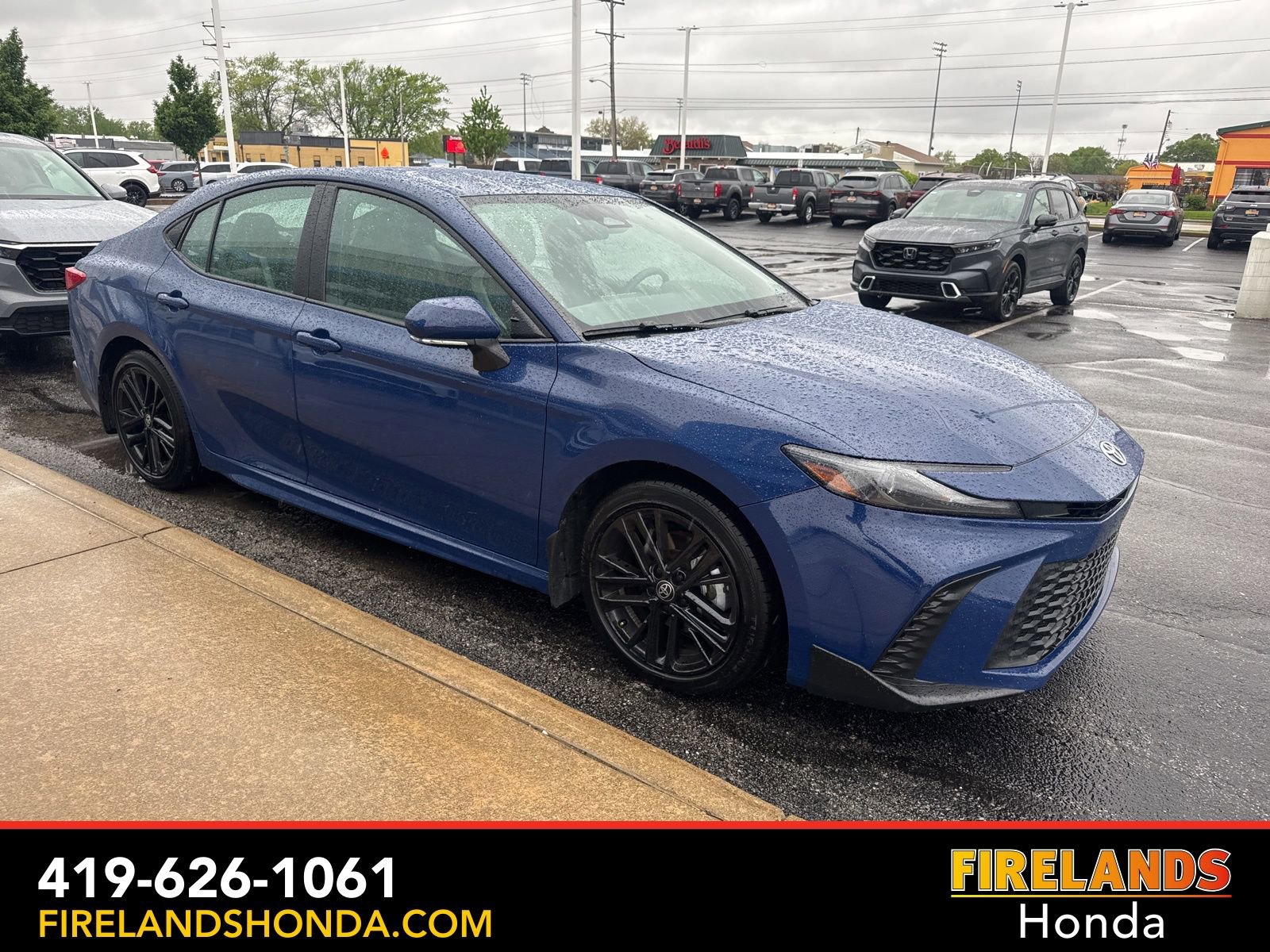 Used 2025 Toyota Camry SE FWD image 7