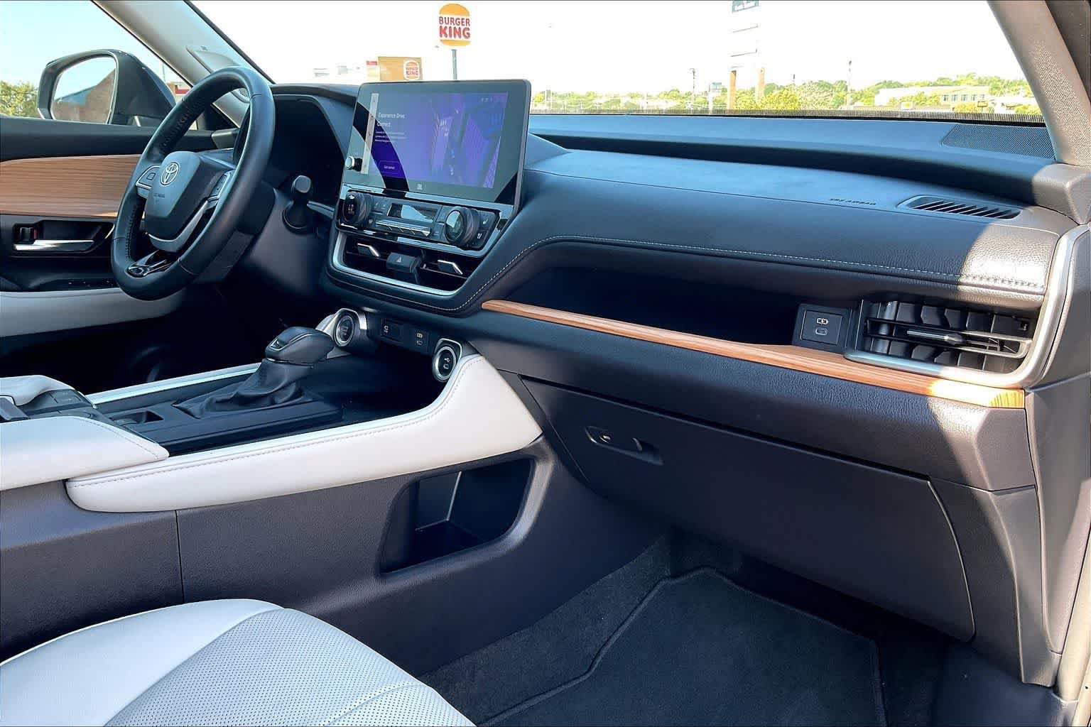 Used 2025 Toyota Grand Highlander FWD image 23