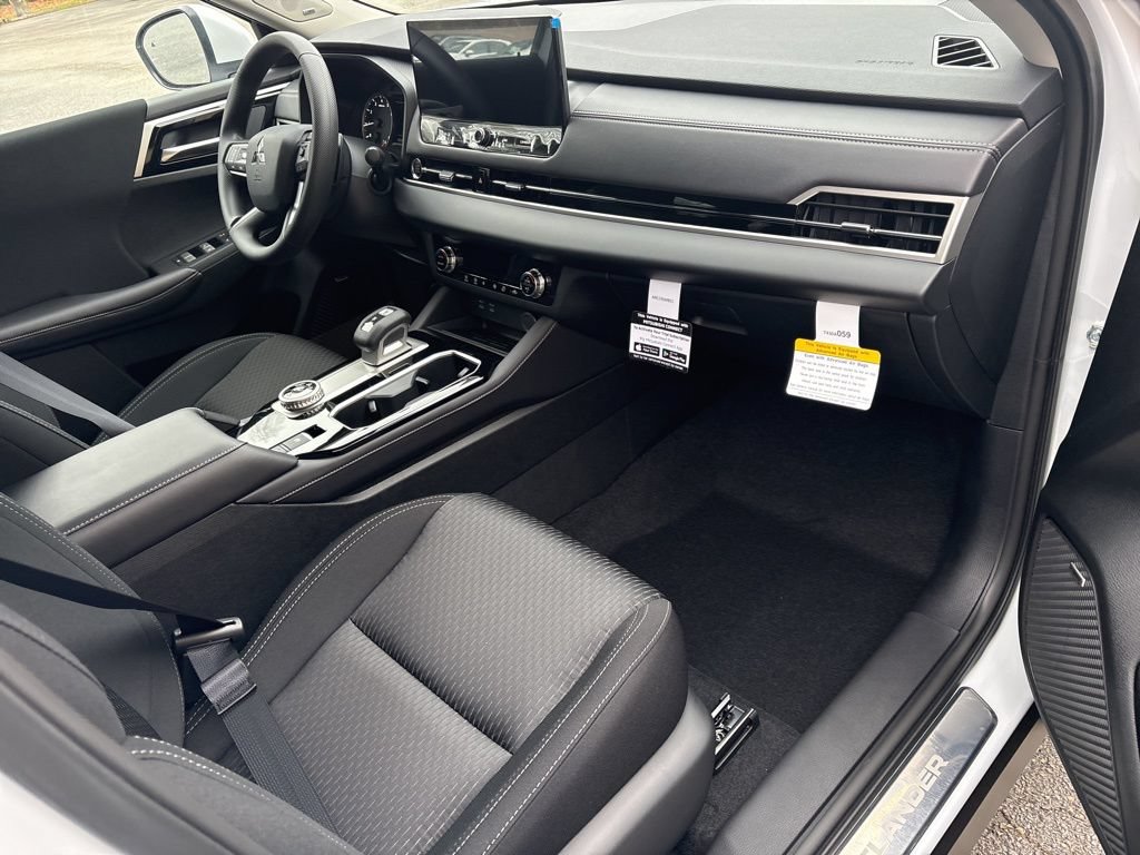 New 2026 Mitsubishi Outlander ES FWD image 27