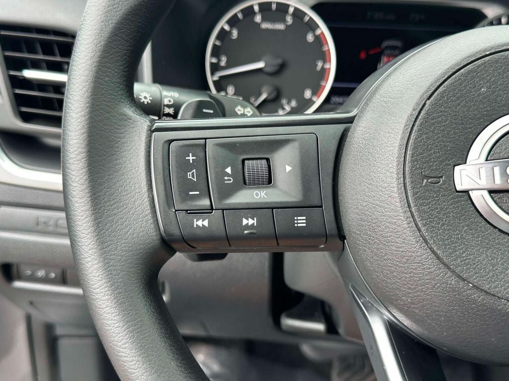 Used 2023 Nissan Rogue S AWD/4WD image 20