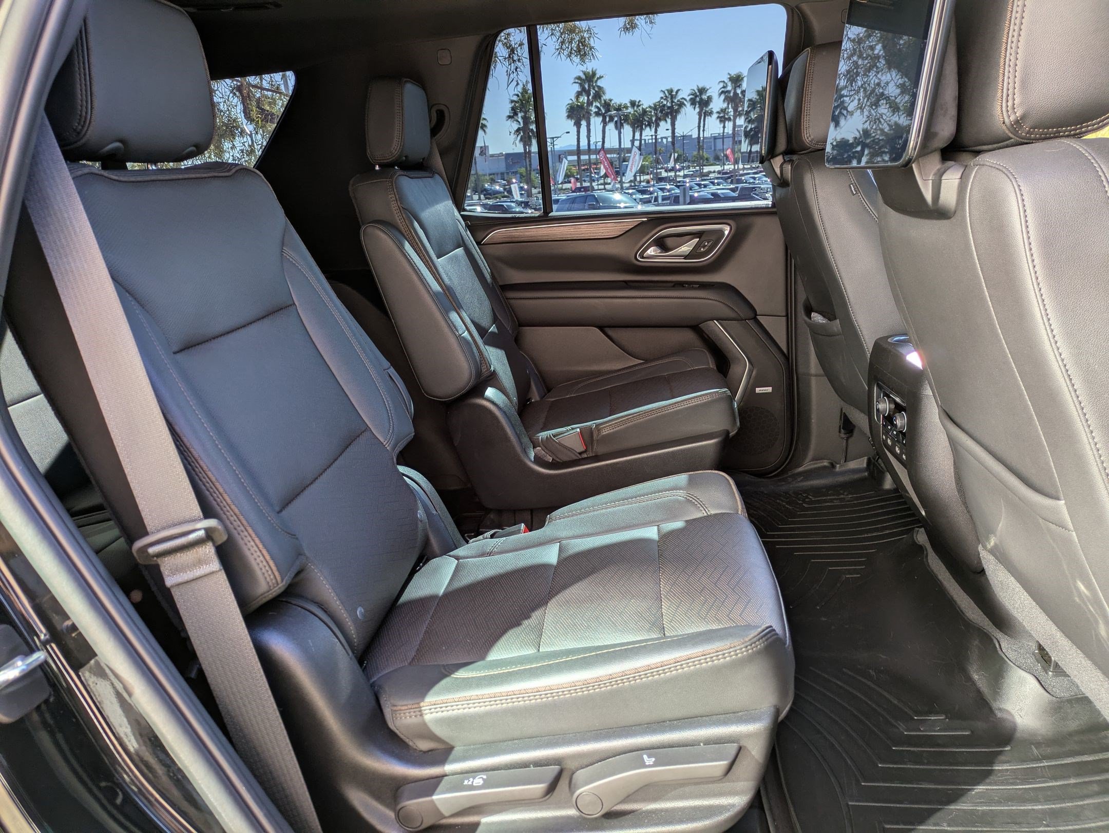 Used 2024 Chevrolet Tahoe High Country w/ Advanced Technology Package AWD/4WD image 26