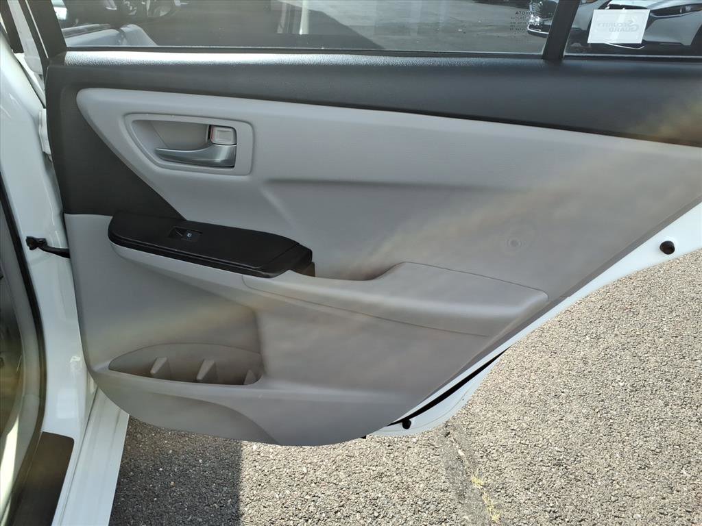 Used 2015 Toyota Camry LE image 15