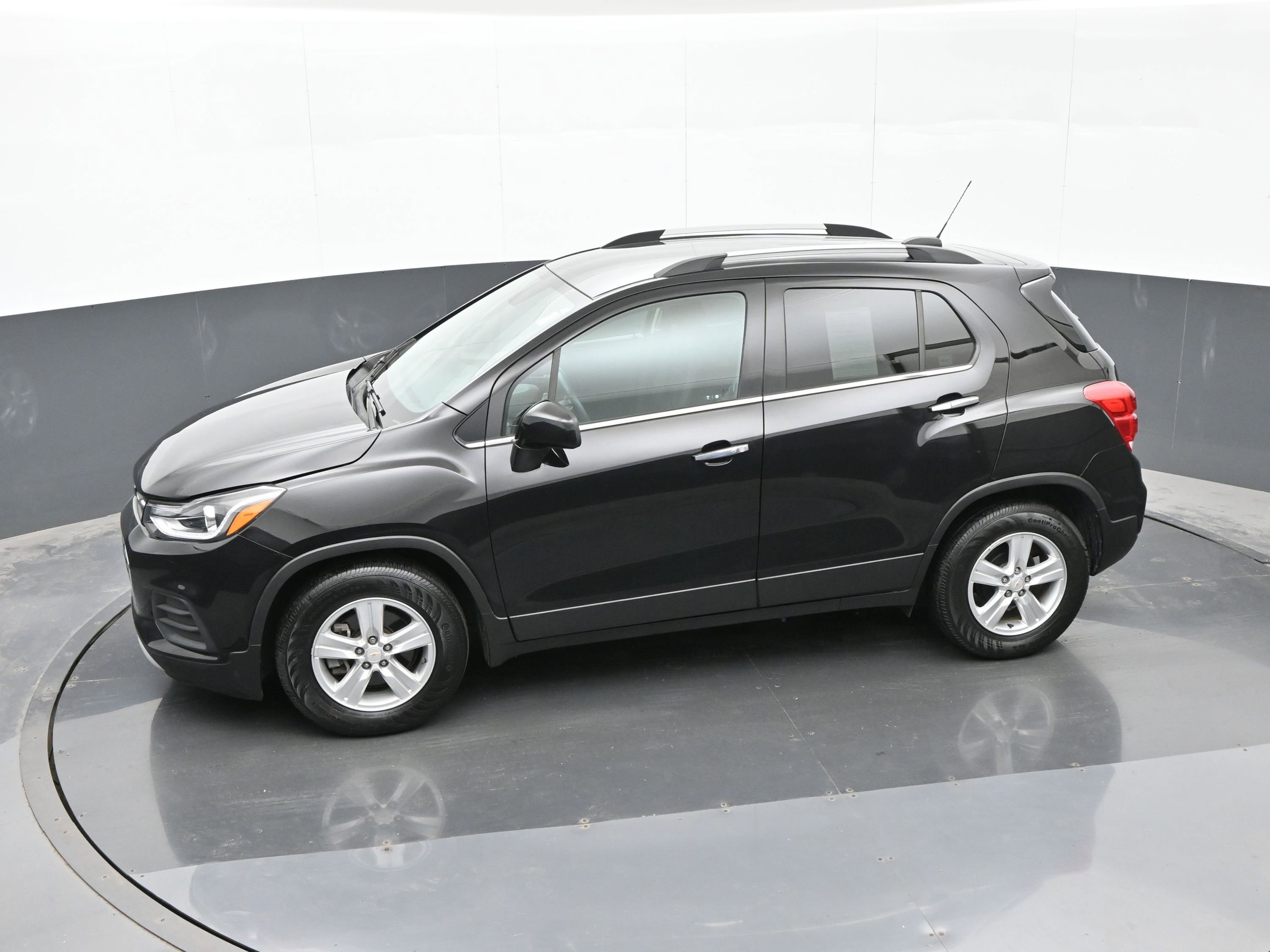 Used 2020 Chevrolet Trax LT w/ LT Convenience Package image 29