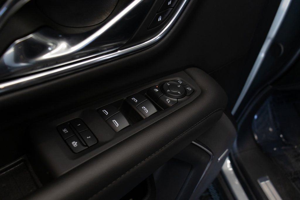 Used 2024 Chevrolet Suburban Z71 w/ Luxury Package image 18