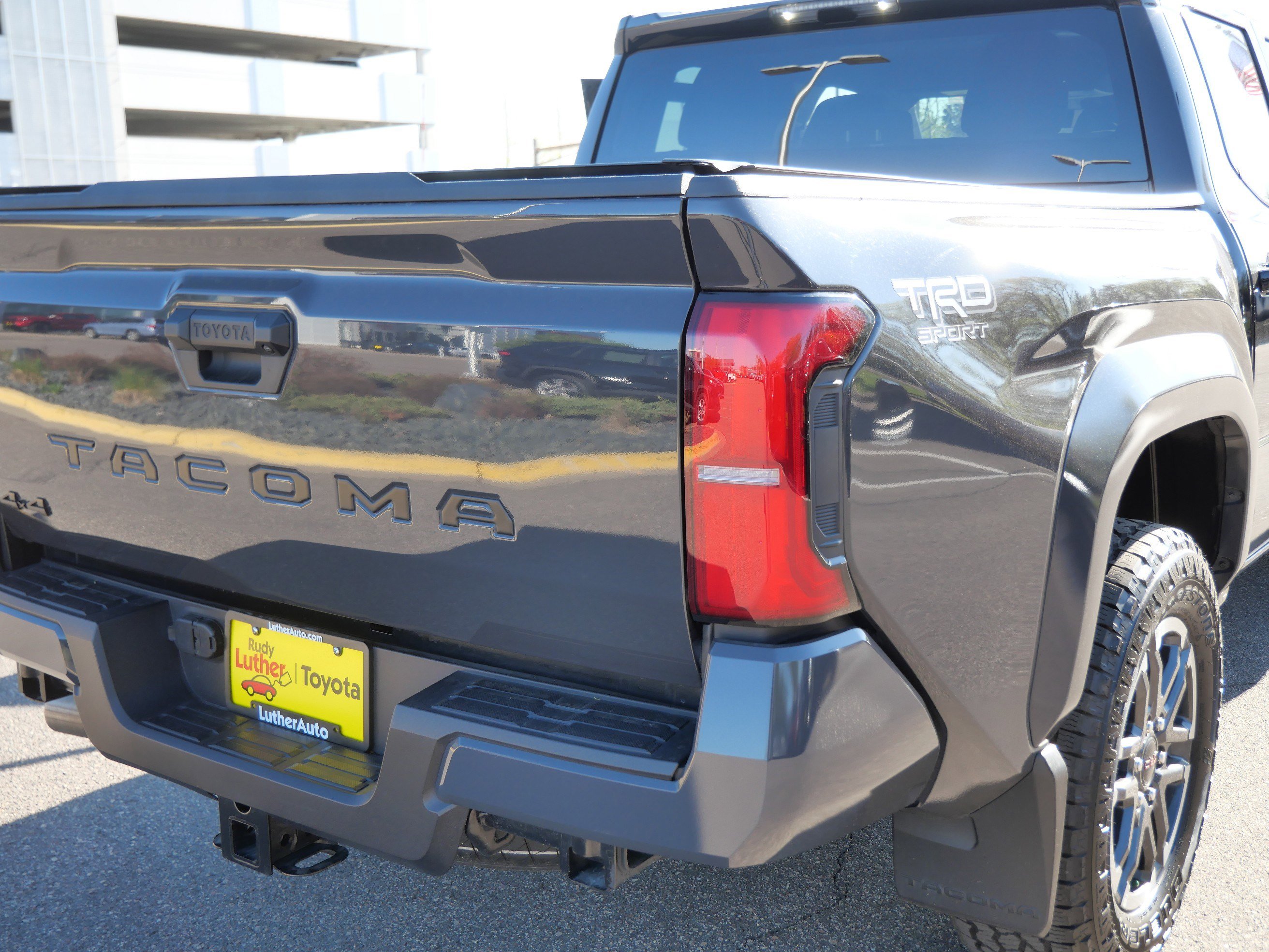 Used 2025 Toyota Tacoma TRD Sport AWD/4WD image 18