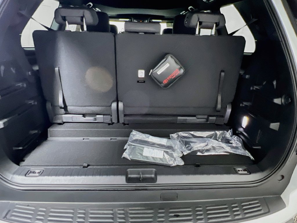 Used 2025 Toyota Sequoia SR5 AWD/4WD image 31